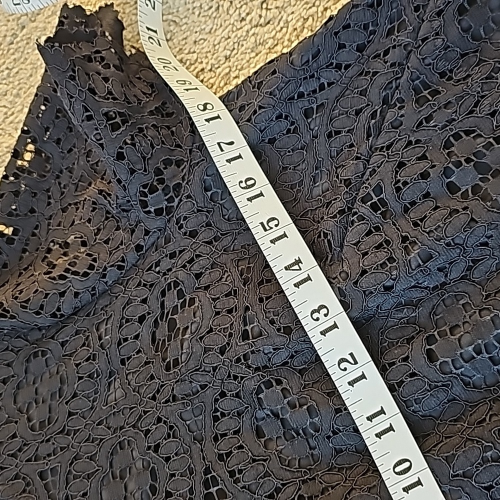 EUC Lined Lace LBD size 8 - Picture 6 of 12